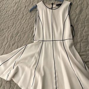 Stunning lines on this Alice & Olivia dress! Mostly white with black piping